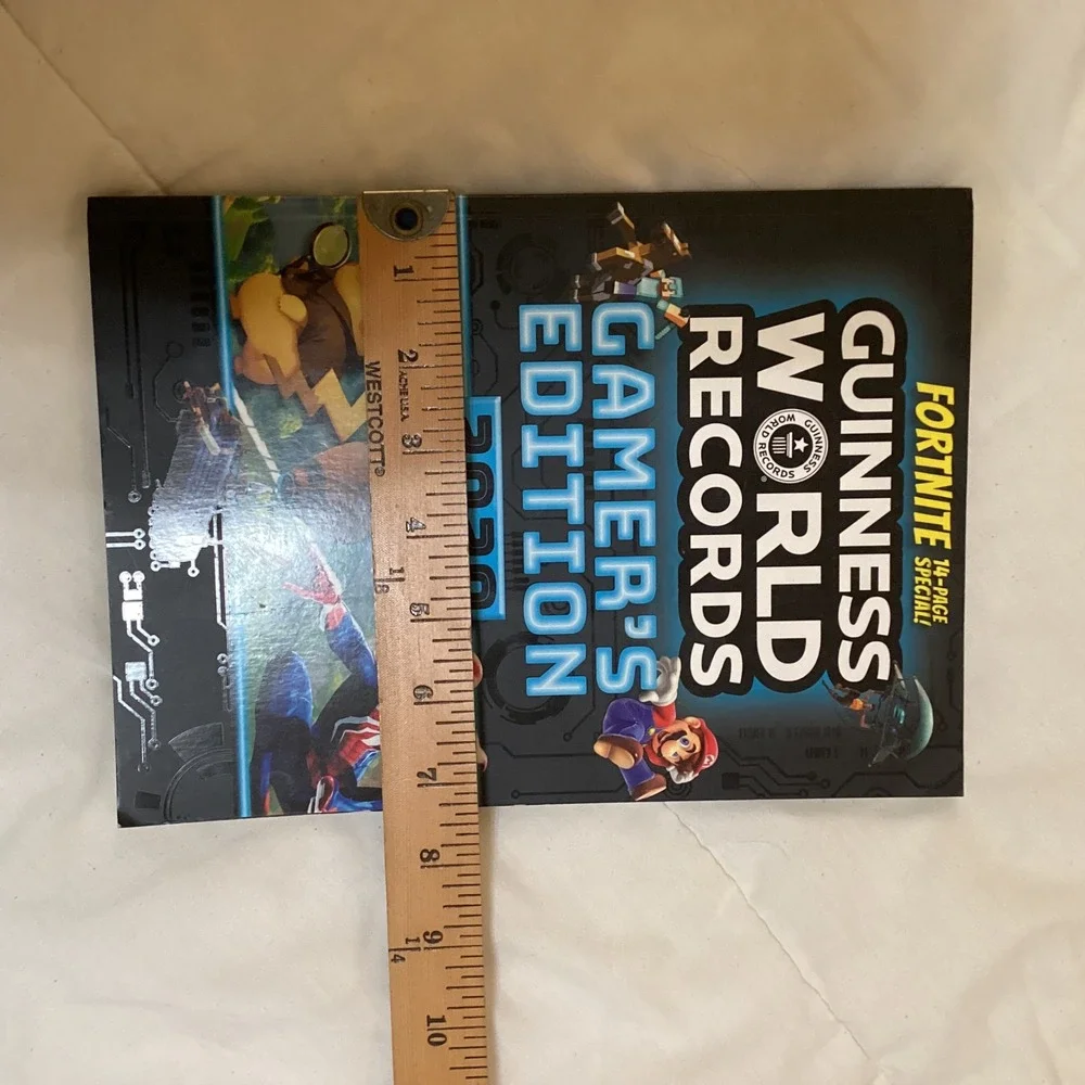 Guinness World Records Gamers Edition 2020 Fortnite Pokemon Book & Cards (200)